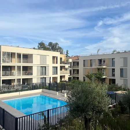 Jardin Secret C01 Apartment
